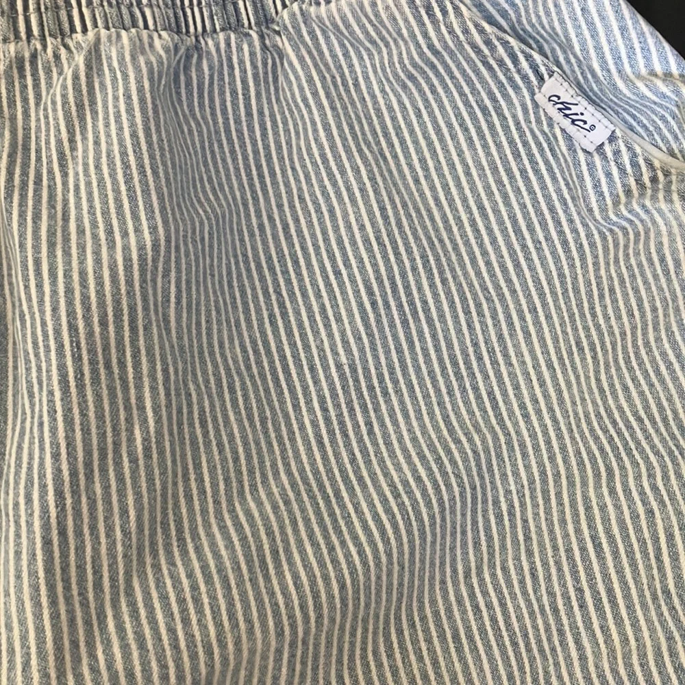 FINAL MARKDOWN Ladies chic pinstripe shorts 14